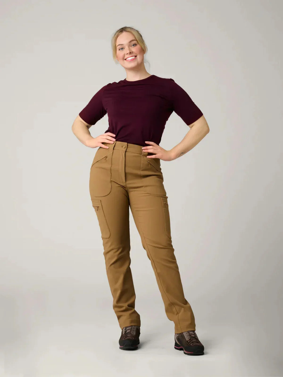 Pants with adjustable waist camel
